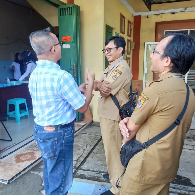 Selasa, 18 Februari 2025, Dinas PMPTSP Kab. Pemalang dengan Dinas Kesahatan Kab. Pemalang melakukan Visitasi Lapangan Perpanjangan Izin Operasional Klinik Huwa Yasyfiin Comal.